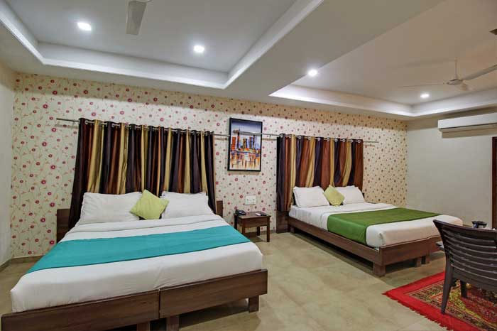4-beds-family-room