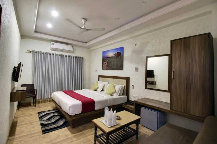 deluxe-ac-room