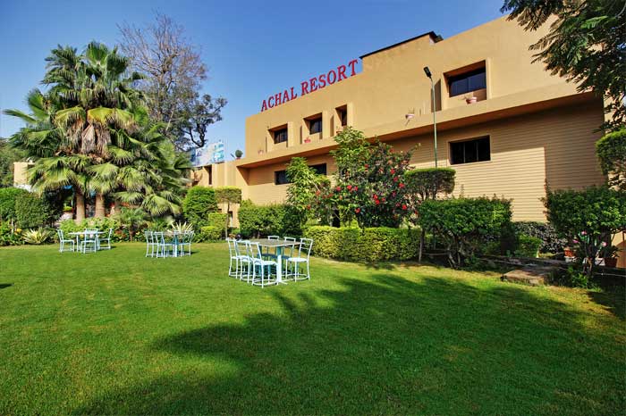 achal-resort-garden