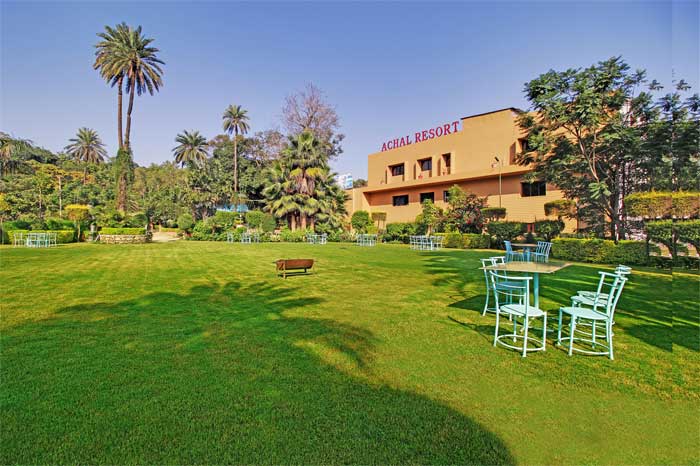 achal-resort-garden