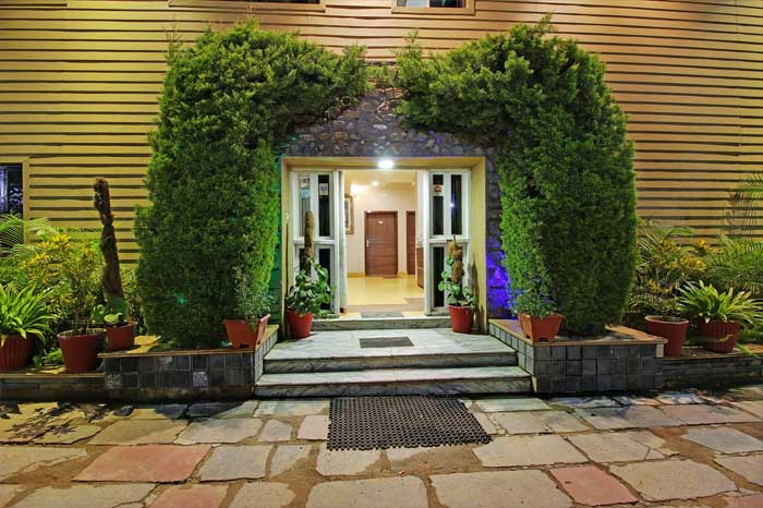achal-resort-entrance