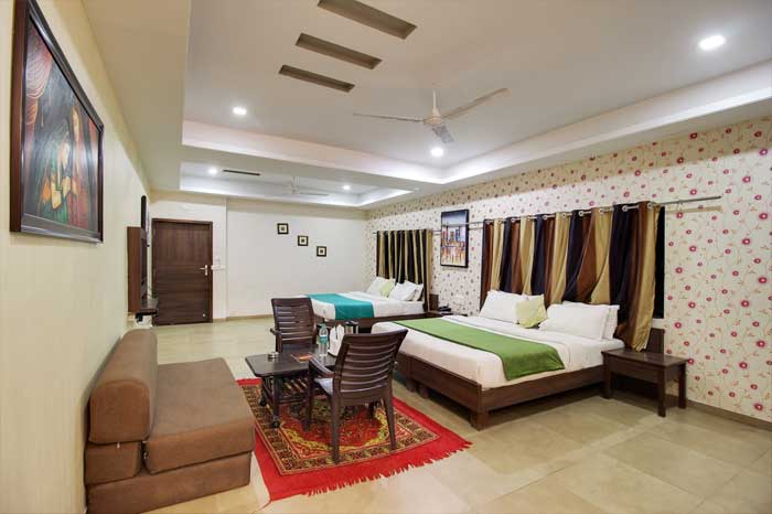 4-beds-room